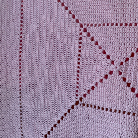 Hand Crochet Ruffle Pink oversized Blanket - Picture 8 of 8